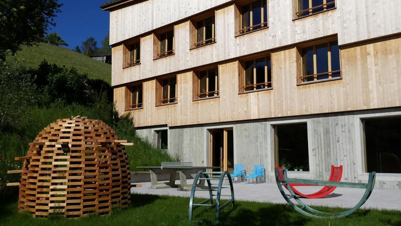 Saanen Gstaad Youth Hostel Екстер'єр фото