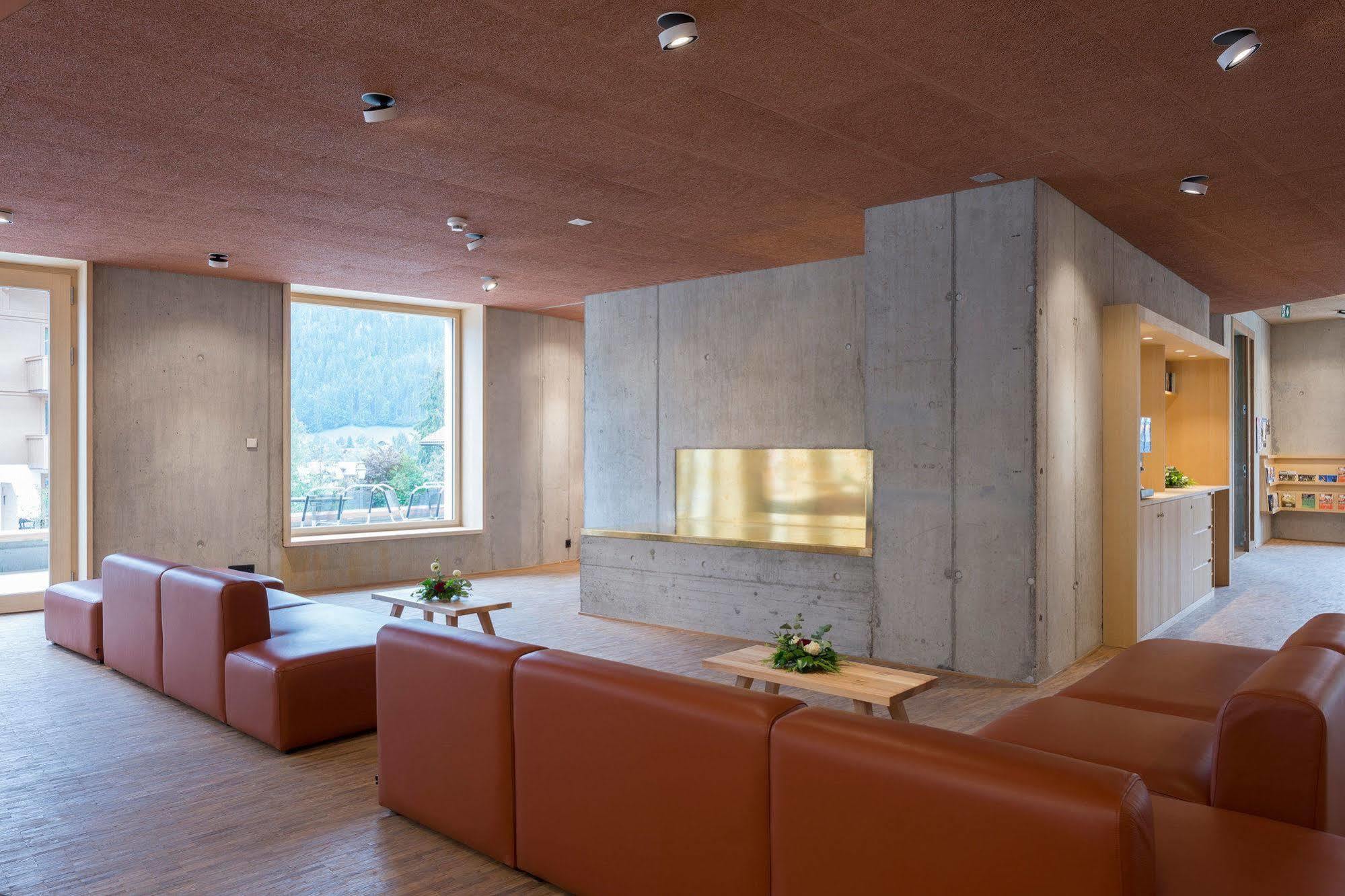 Saanen Gstaad Youth Hostel Екстер'єр фото
