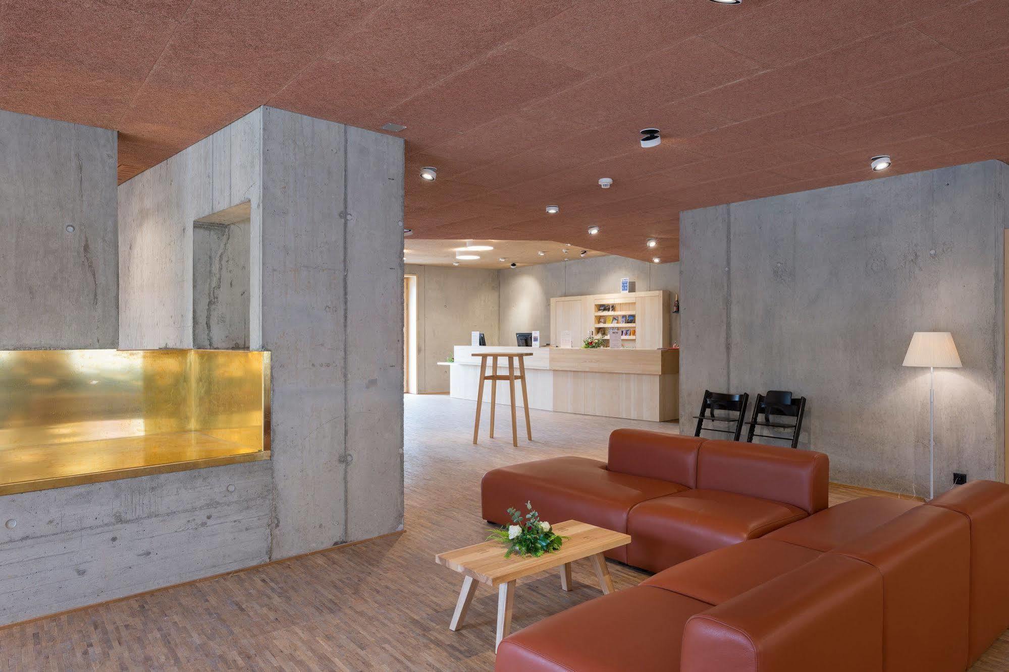 Saanen Gstaad Youth Hostel Екстер'єр фото