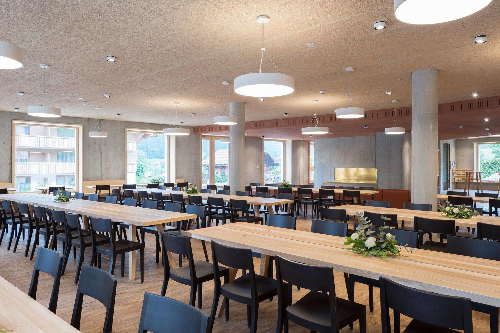 Saanen Gstaad Youth Hostel Екстер'єр фото