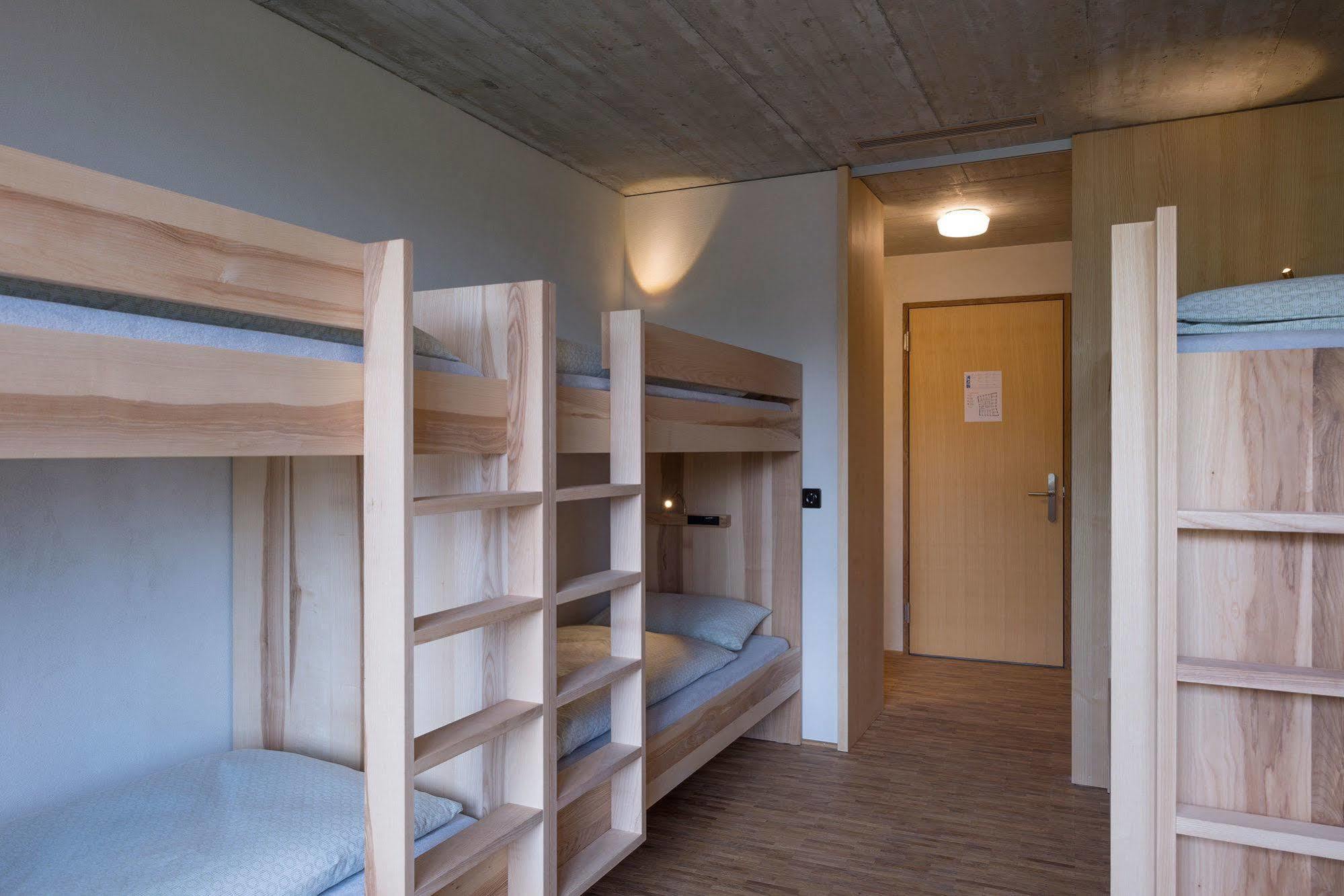 Saanen Gstaad Youth Hostel Екстер'єр фото