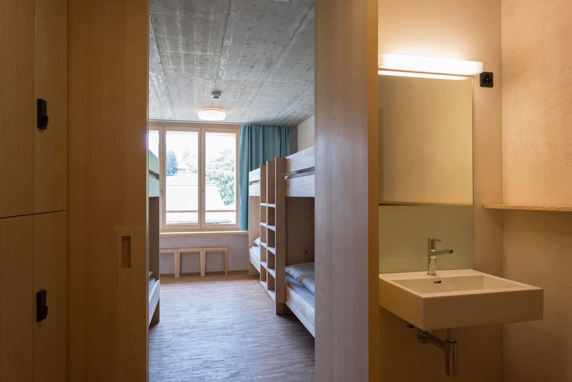Saanen Gstaad Youth Hostel Екстер'єр фото