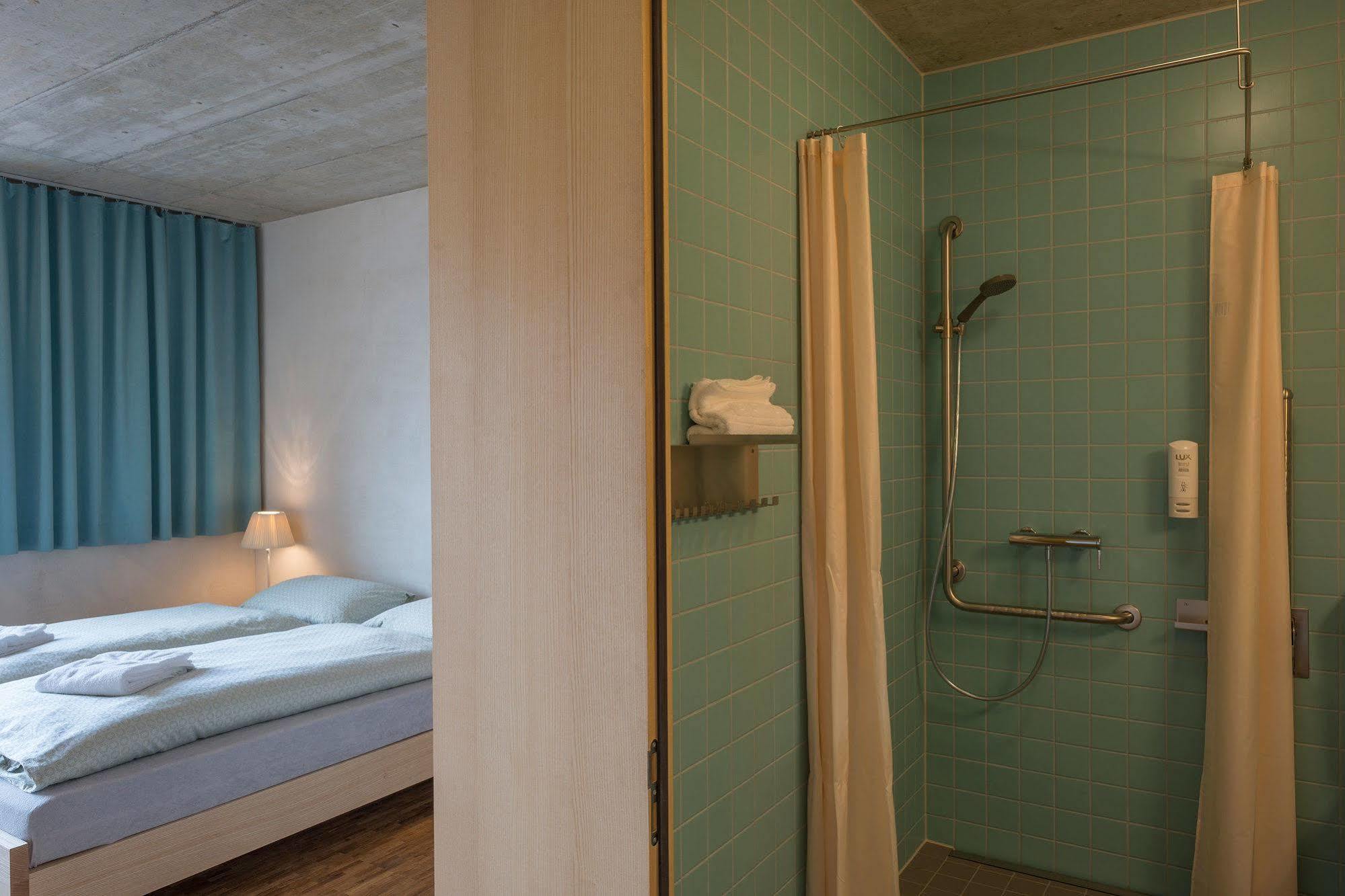 Saanen Gstaad Youth Hostel Екстер'єр фото
