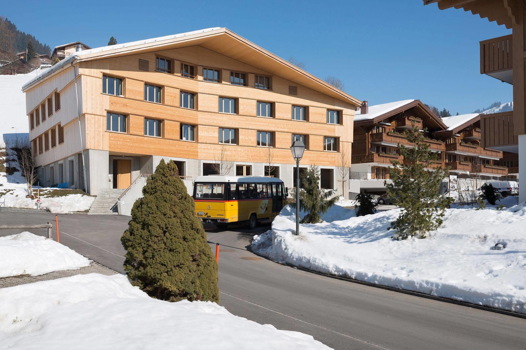 Saanen Gstaad Youth Hostel Екстер'єр фото