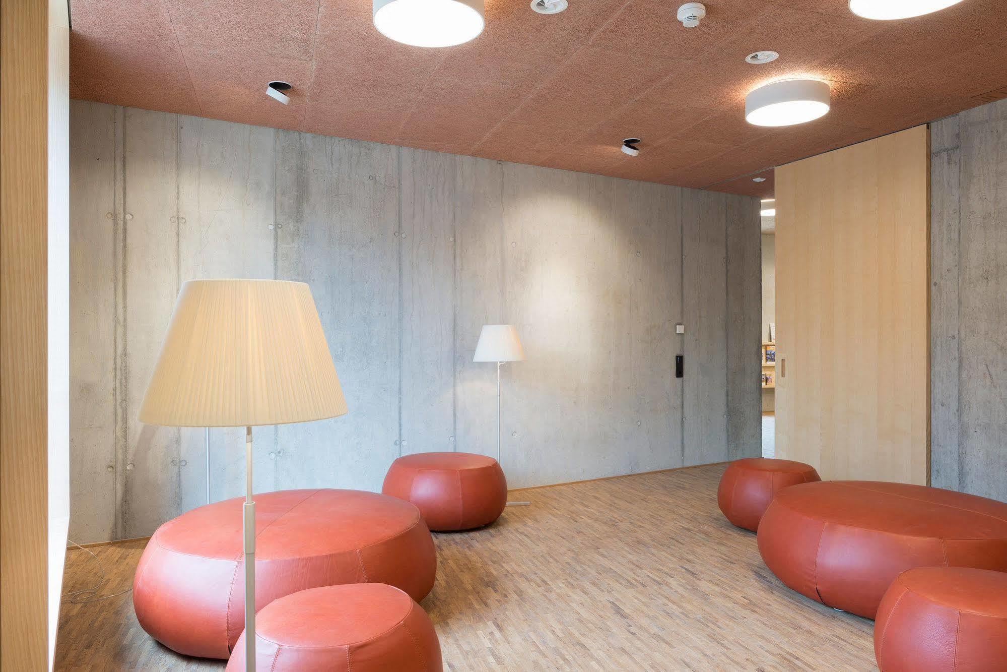 Saanen Gstaad Youth Hostel Екстер'єр фото