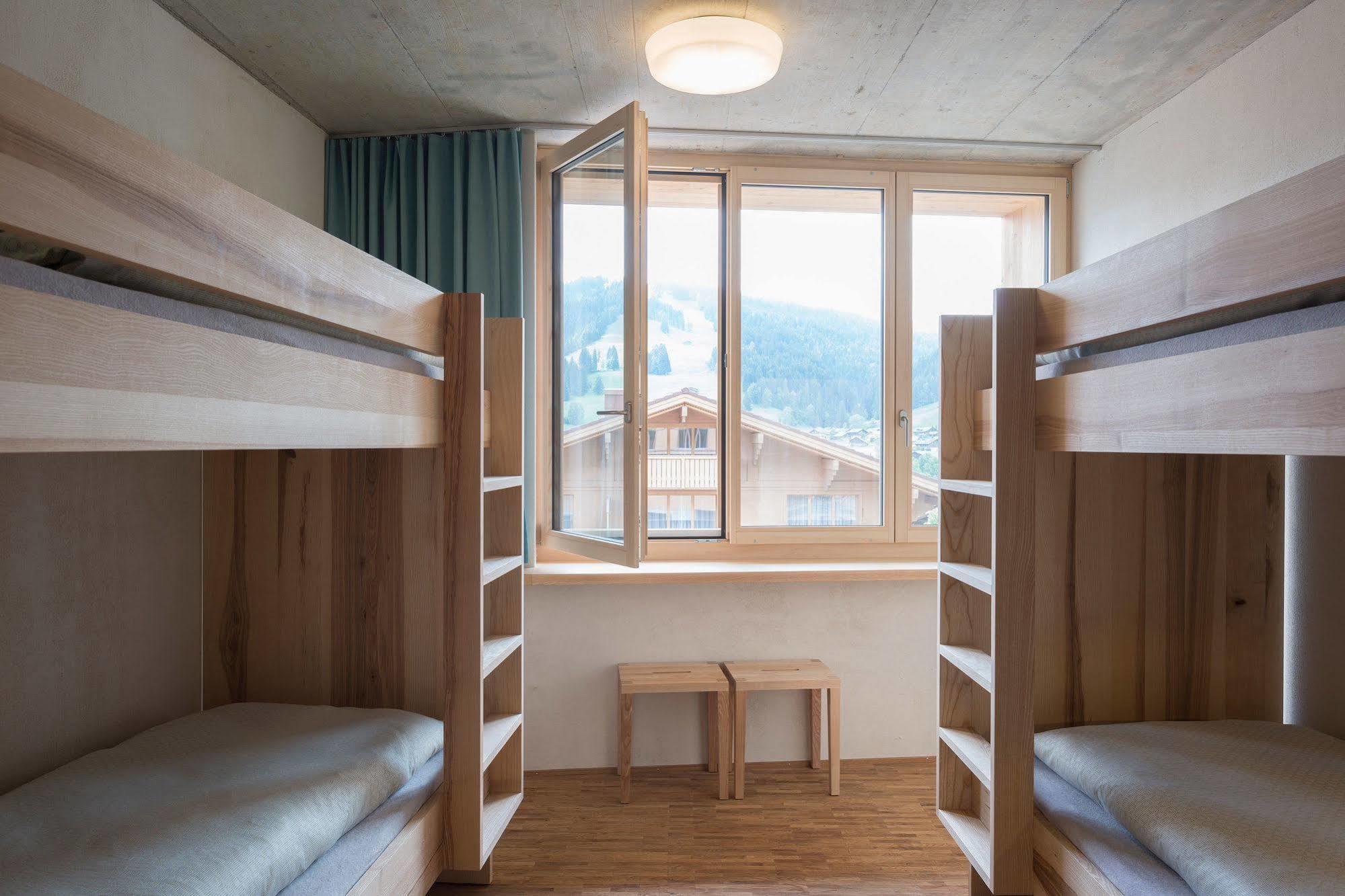 Saanen Gstaad Youth Hostel Екстер'єр фото